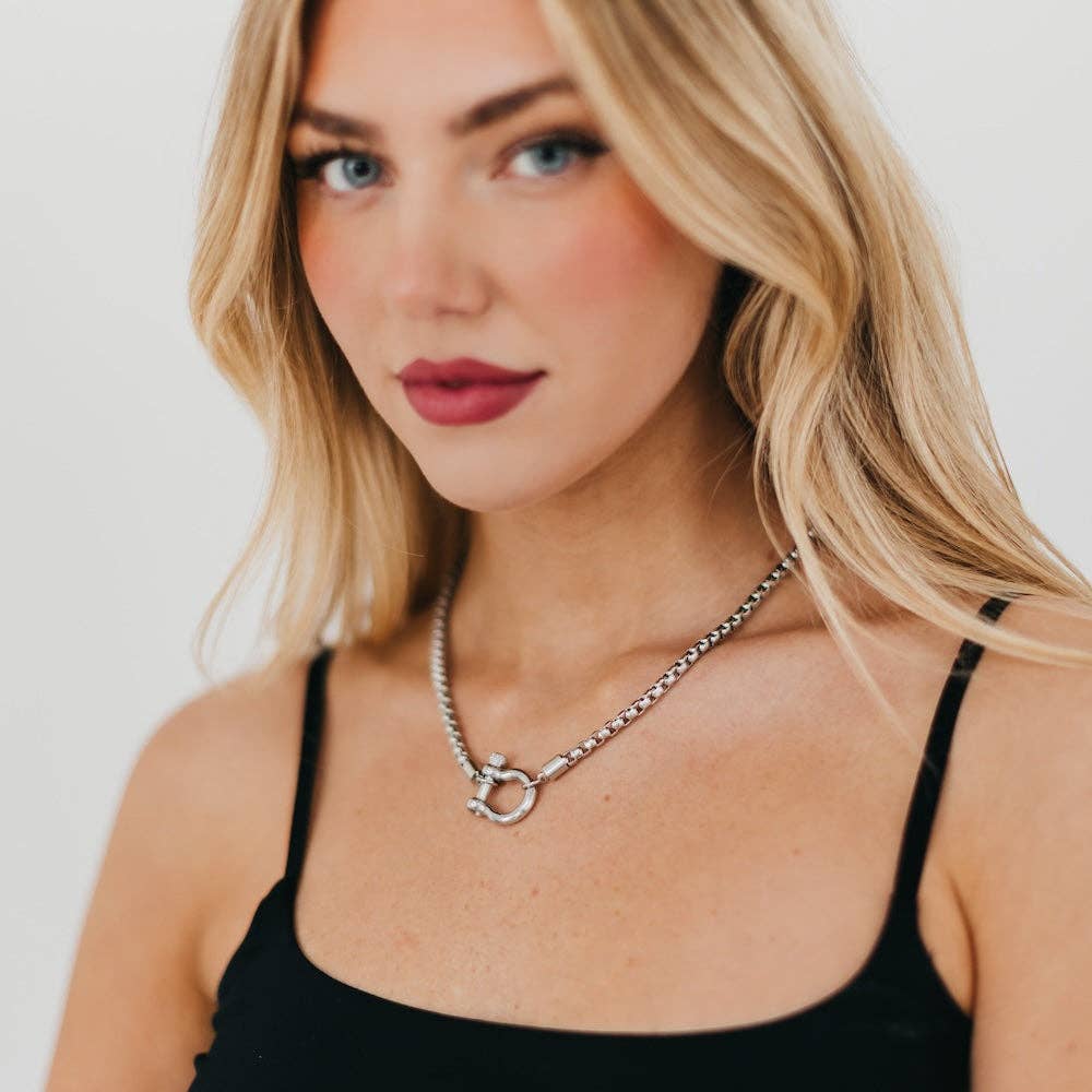 Lucky Me Horseshoe Toggle Necklace - WATERPROOF: Gold
