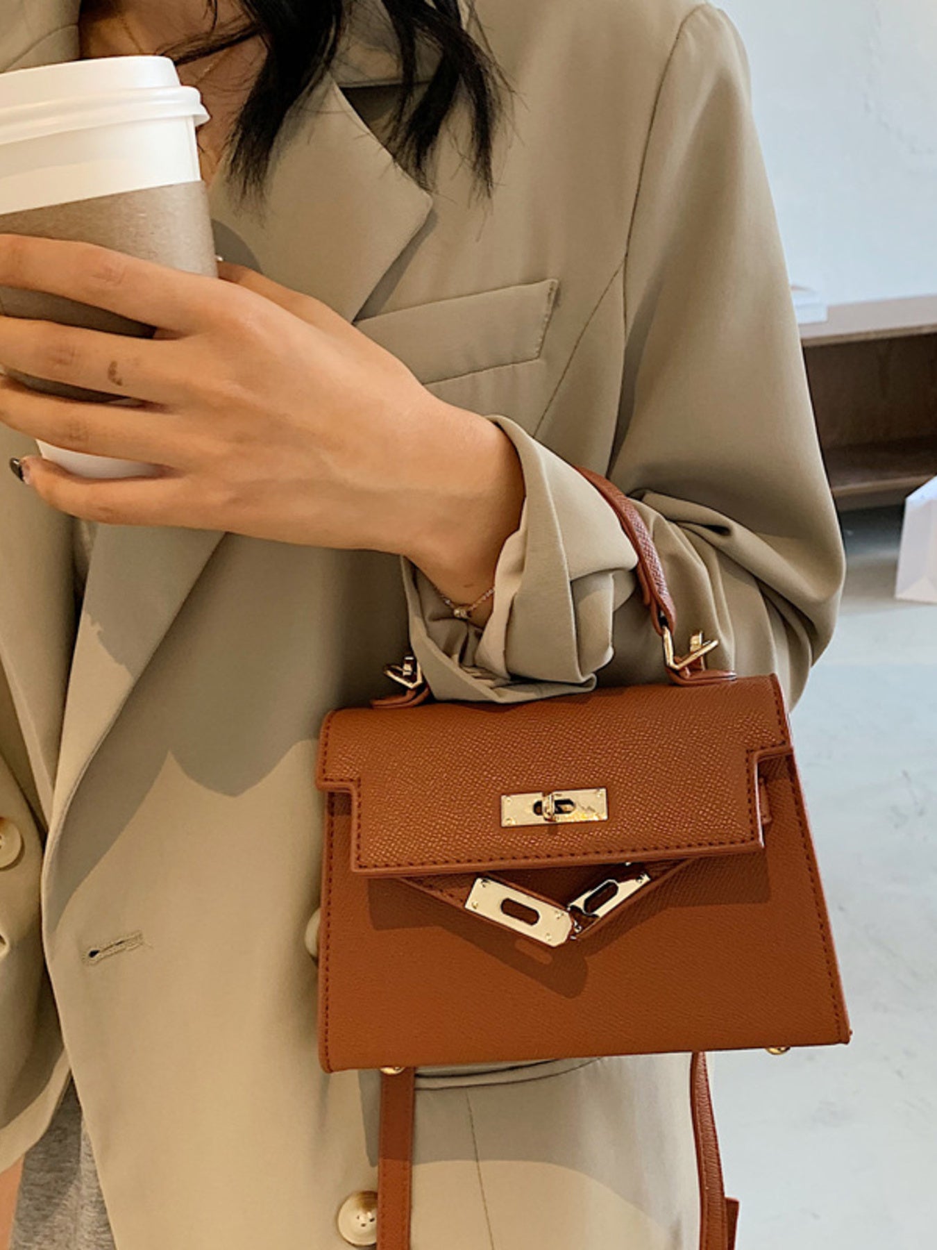 5a6116611737437c81a9ffdae1396d99-Max