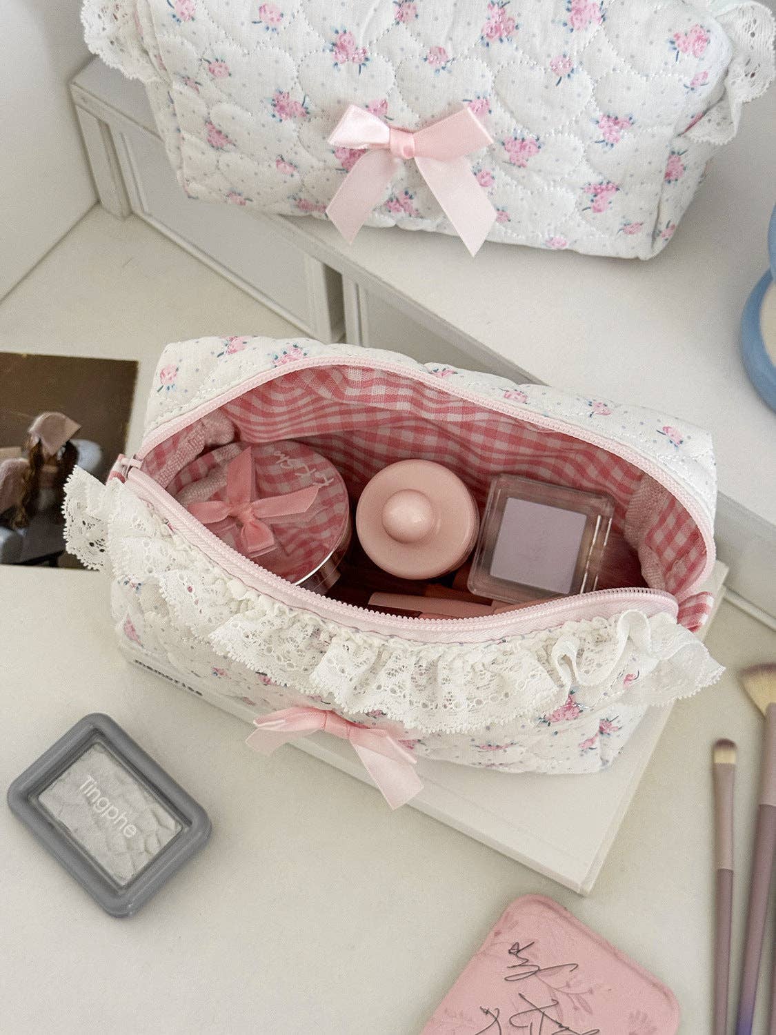 Dainty Floral & Lace Makeup Bag