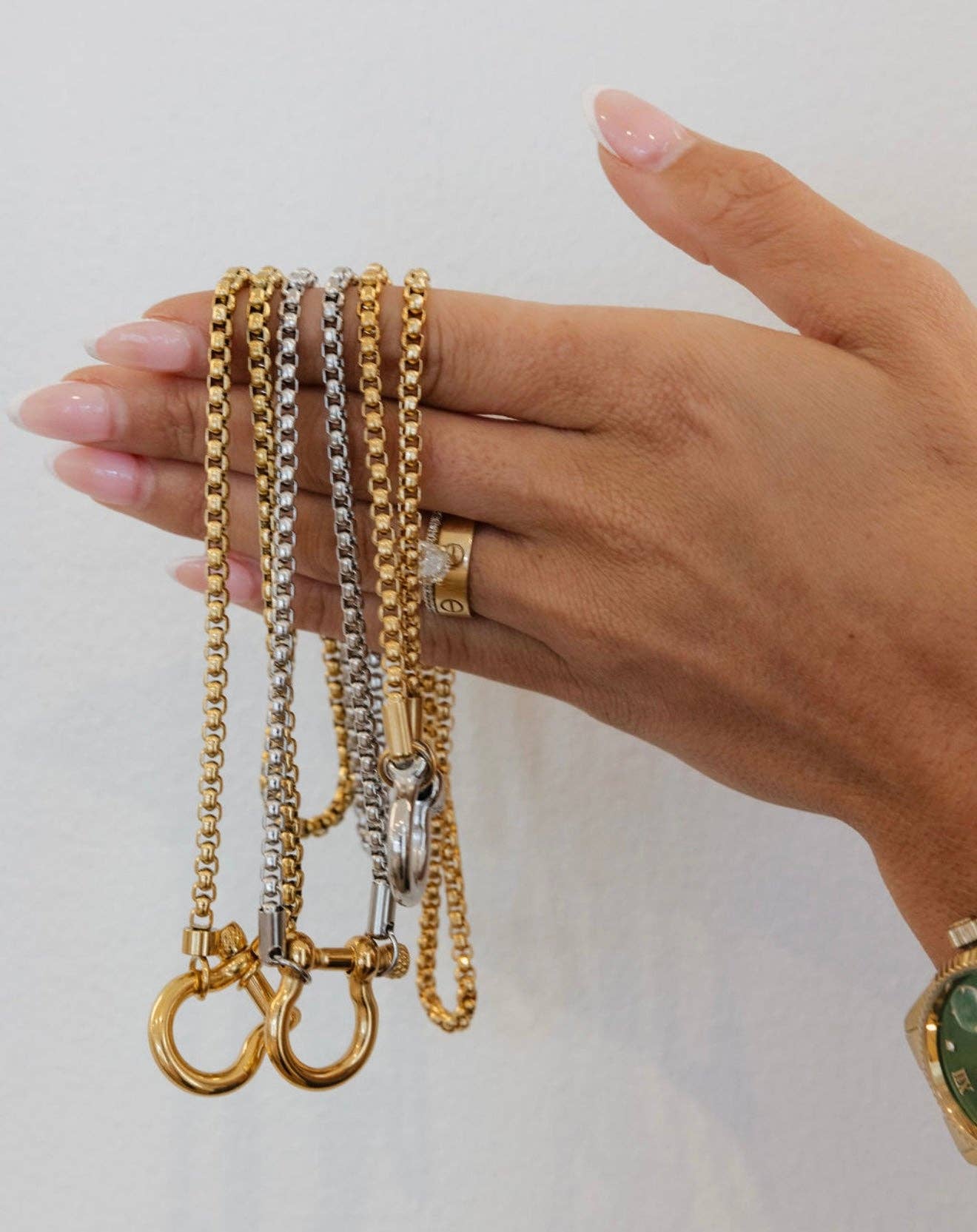 LOCKET NECKLACE: GOLD